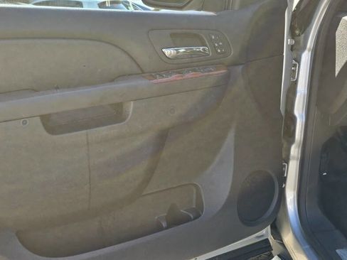 Used 2011 Chevrolet Avalanche LTZ AWD/4WD image 11