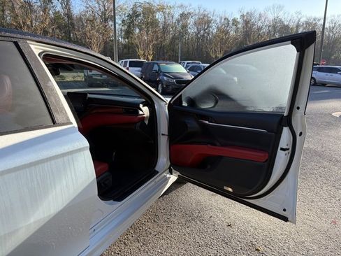 Used 2022 Toyota Camry XSE image 27