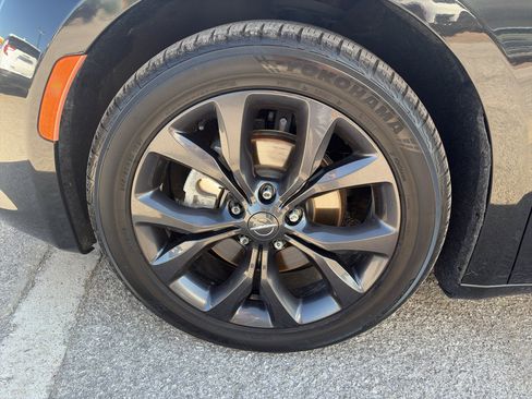 Used 2020 Chrysler Pacifica Touring w/ S Appearance Package FWD image 33