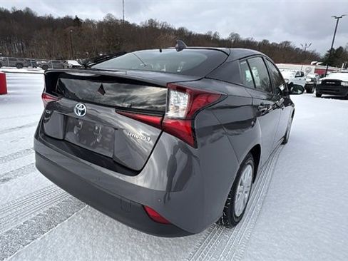 Used 2021 Toyota Prius LE image 5