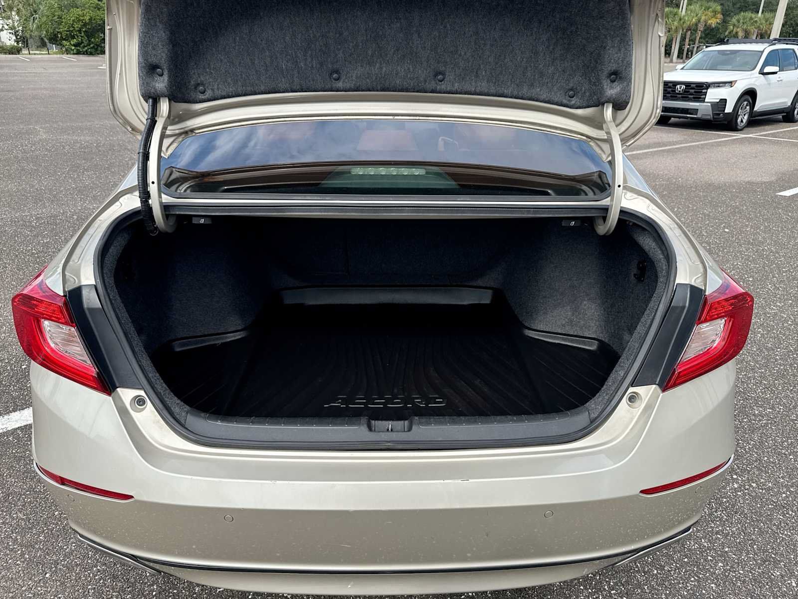 Used 2018 Honda Accord Touring image 21