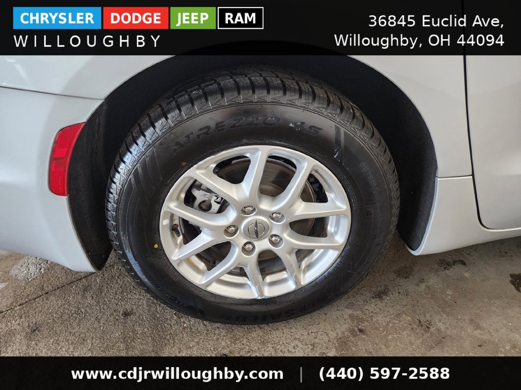 Used 2024 Chrysler Pacifica Touring-L FWD image 42