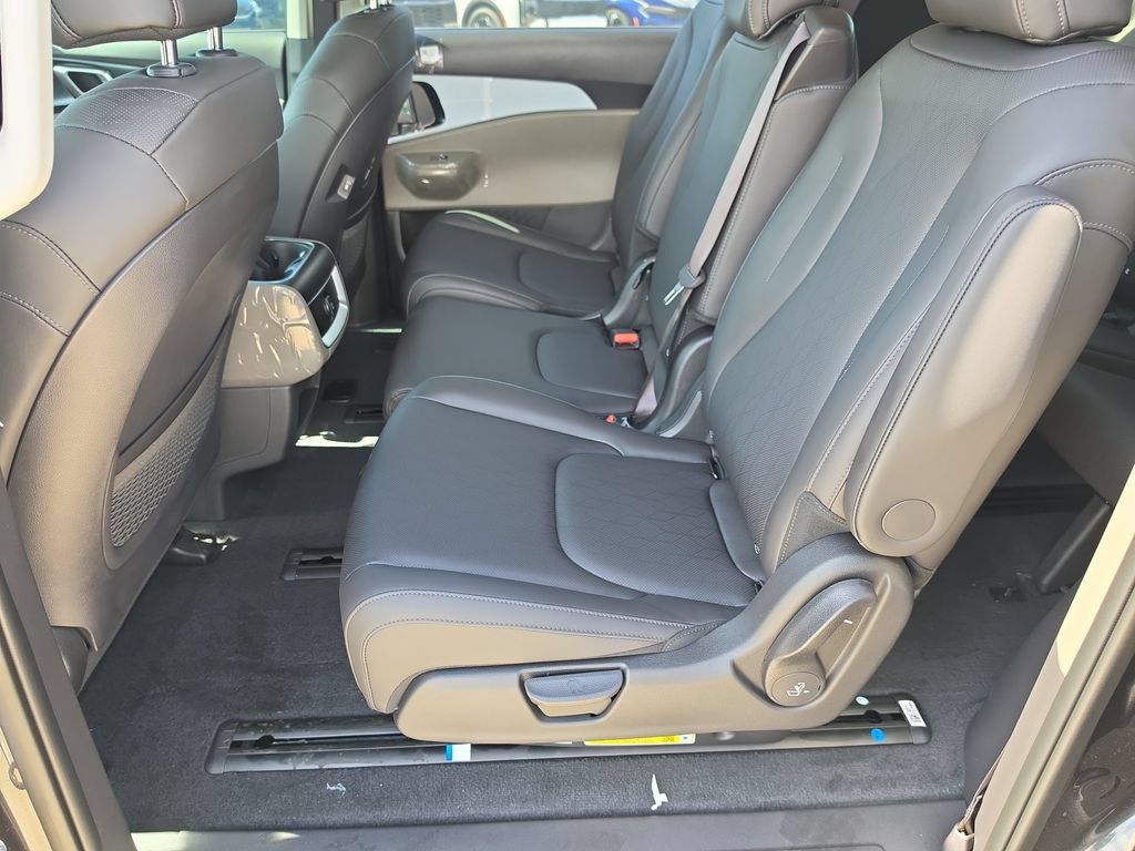 New 2027 Kia Carnival LXS FWD image 16