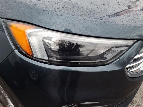 Used 2024 Ford Edge Titanium image 3