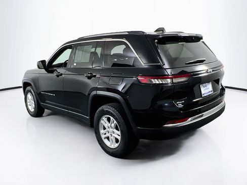Used 2023 Jeep Grand Cherokee Laredo AWD/4WD image 7
