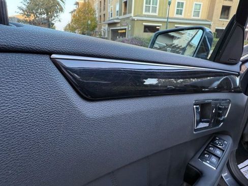 Used 2010 Mercedes-Benz E 550 Sedan image 37