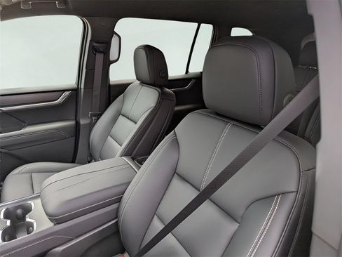 Used 2026 GMC Acadia Elevation w/ Black Edition FWD image 21