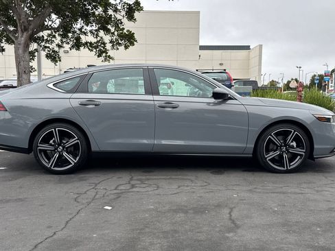 Used 2025 Honda Accord Sport image 2