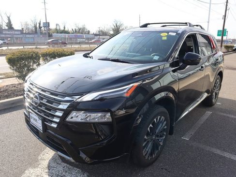 Certified 2025 Nissan Rogue Platinum FWD image 9
