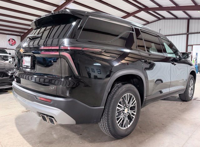 Used 2024 Chevrolet Traverse LT FWD image 3
