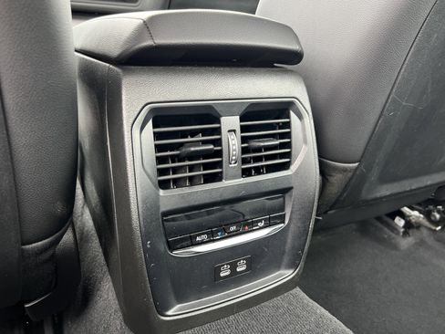 Used 2025 BMW 330i Sedan image 40