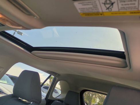 Used 2021 Toyota RAV4 XLE image 17