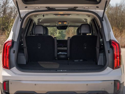 Used 2023 Kia Telluride S image 17