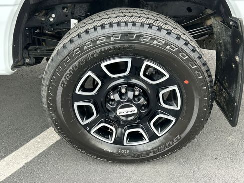 Certified 2025 Ford F350 Platinum w/ FX4 Off-Road Package image 13