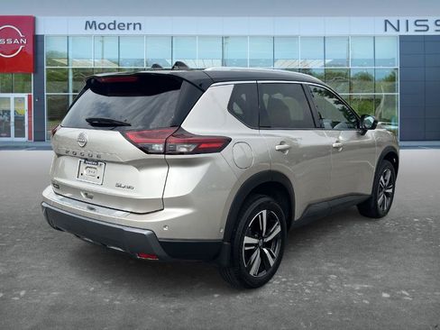 Certified 2025 Nissan Rogue SL w/ Tech Package AWD/4WD image 5