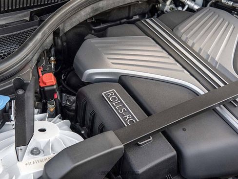 Used 2023 Rolls-Royce Cullinan Black Badge AWD/4WD image 18