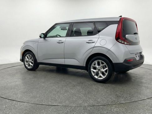 Used 2025 Kia Soul LX w/ LX Technology Package FWD image 6