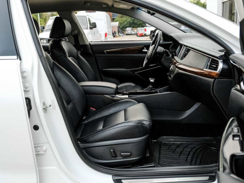 Used 2019 Kia Cadenza Premium image 36
