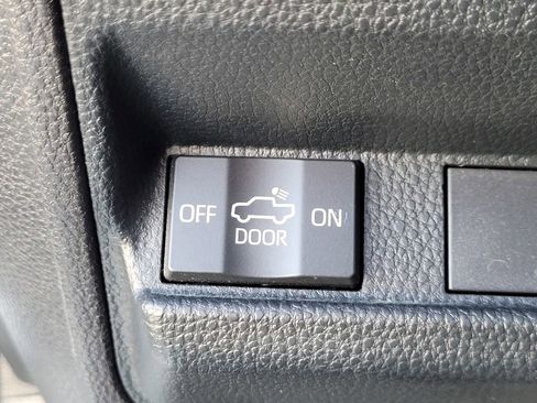 Used 2024 Toyota Tacoma TRD Off-Road AWD/4WD image 38