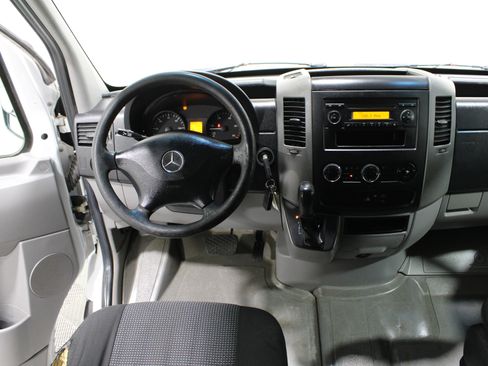 Used 2013 Mercedes-Benz Sprinter 2500 image 2