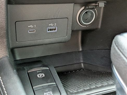 Used 2022 Nissan Kicks SR w/ Interior Electronics Package FWD image 30