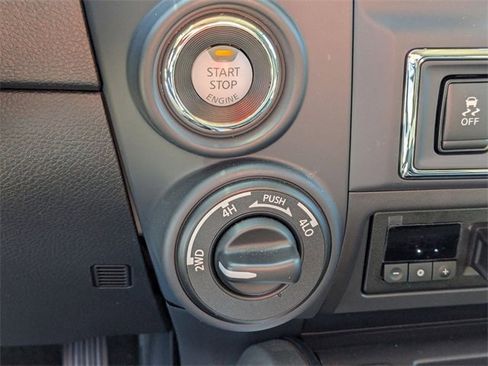 Used 2024 Nissan Titan SV w/ SV Convenience Package image 19