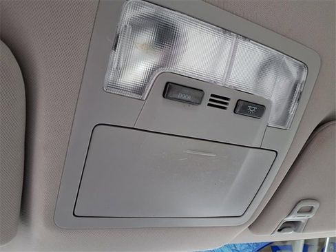 Used 2017 Toyota Avalon XLE image 18