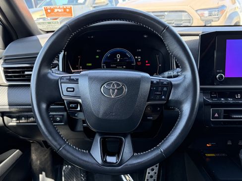 Used 2025 Toyota Camry SE w/ Convenience Package FWD image 16