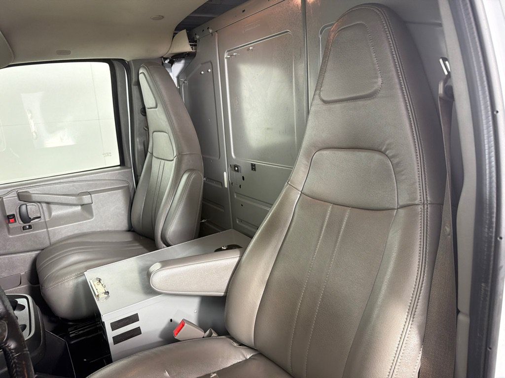 Used 2019 Chevrolet Express 3500 Extended w/ Driver Convenience Package RWD image 10