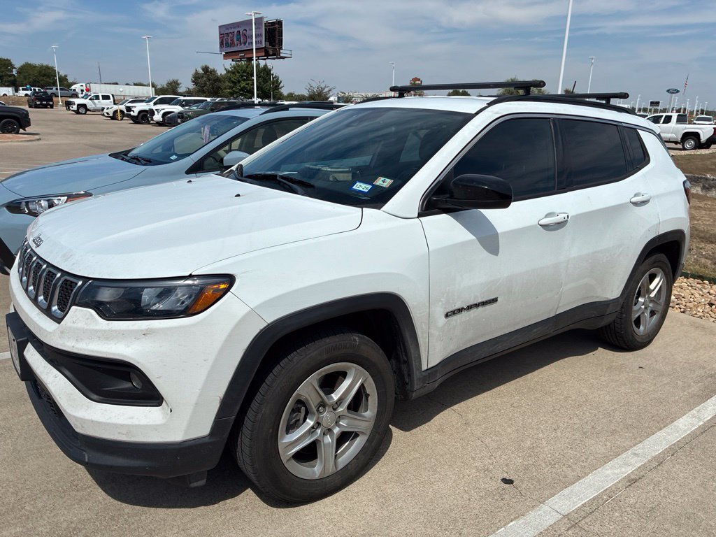 Used 2024 Jeep Compass Latitude AWD/4WD image 4