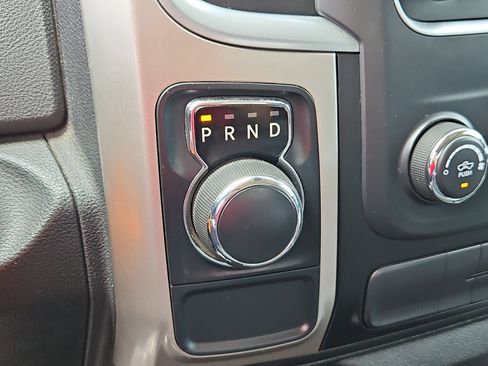 Used 2017 RAM 1500 Classic SLT RWD image 17