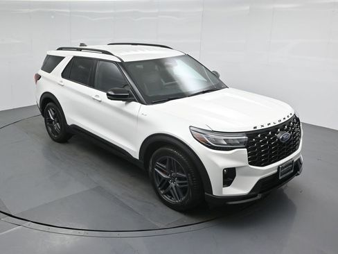 Certified 2025 Ford Explorer ST-Line w/ Premium Package image 42