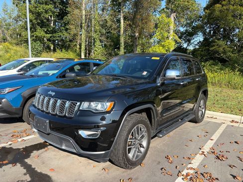 Used 2018 Jeep Grand Cherokee Limited AWD/4WD image 3