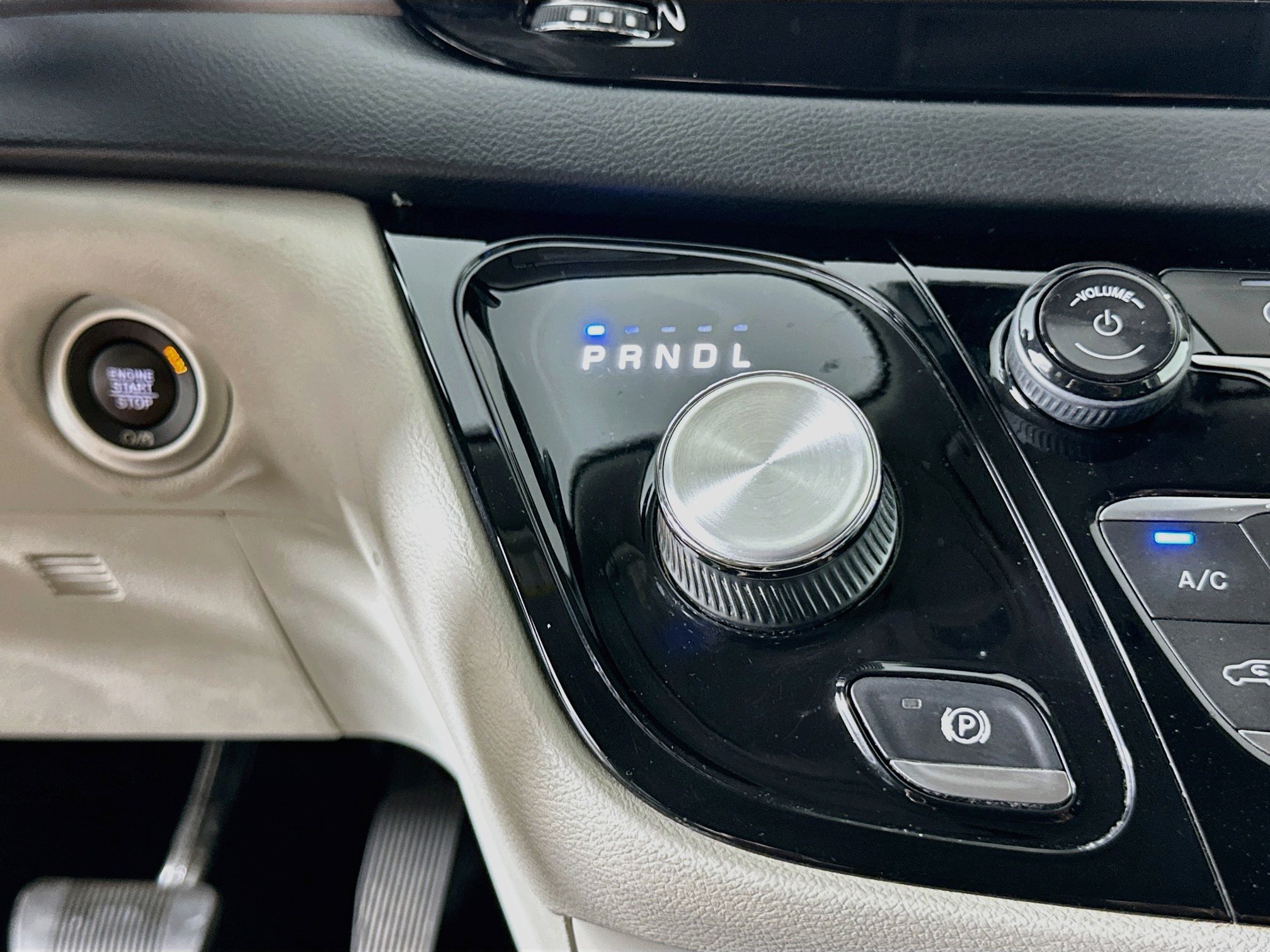 Used 2019 Chrysler Pacifica Touring-L FWD image 24