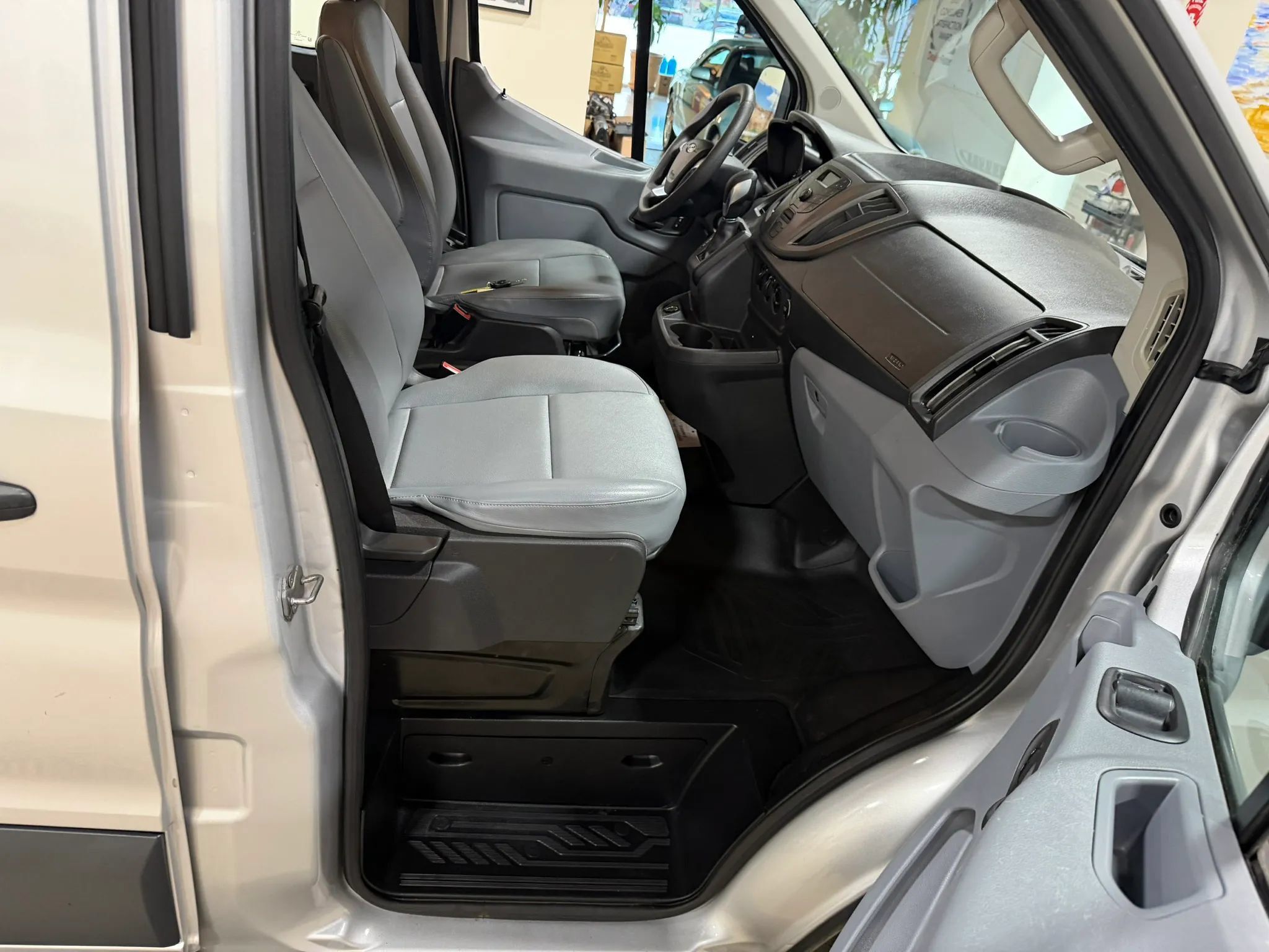 Used 2018 Ford Transit 350 XL RWD image 31