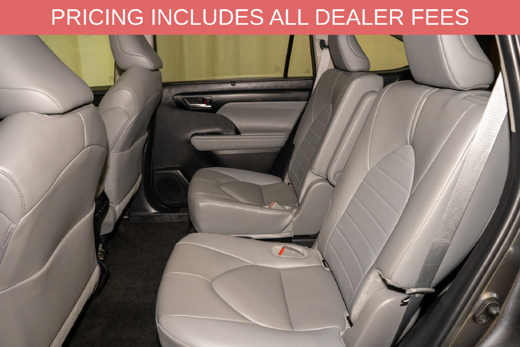 Used 2024 Toyota Highlander XLE FWD image 9