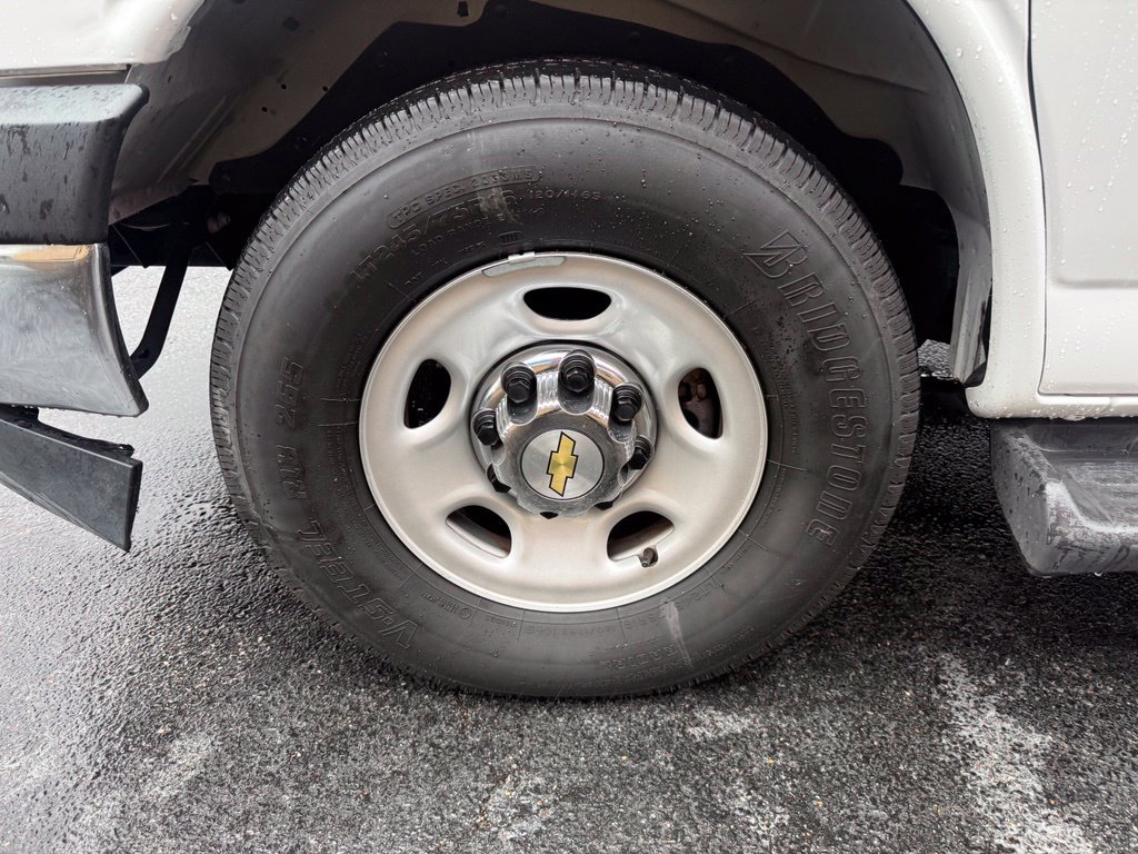 Used 2025 Chevrolet Express 3500 LT w/ LT Preferred Equipment Group RWD image 27