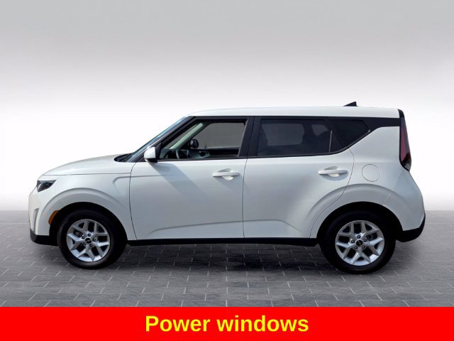 Used 2025 Kia Soul LX w/ LX Technology Package FWD image 5