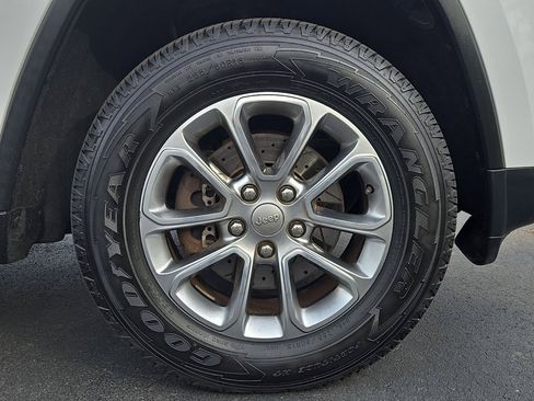 Used 2015 Jeep Grand Cherokee Limited image 27