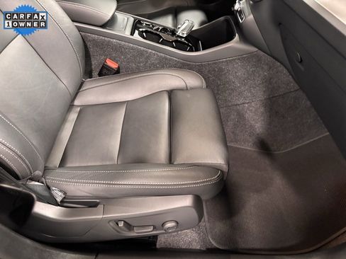 Certified 2025 Volvo XC40 B5 Plus image 17