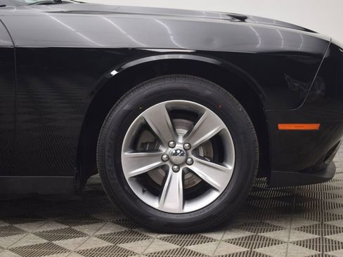 Used 2019 Dodge Challenger SXT image 29