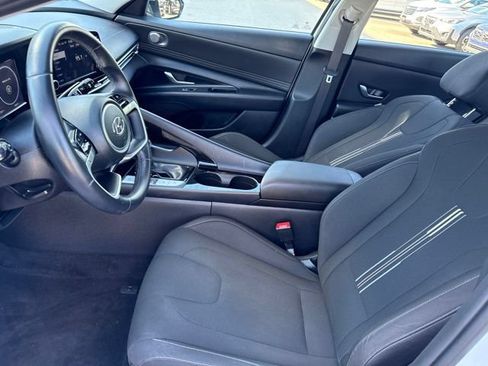 Used 2021 Hyundai Elantra SEL w/ Convenience Package FWD image 9