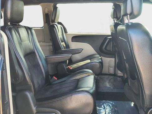 Used 2018 Dodge Grand Caravan SXT image 13