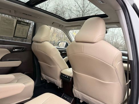 Used 2022 Toyota Highlander Platinum image 50