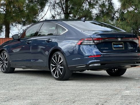 Used 2025 Honda Accord Touring image 6