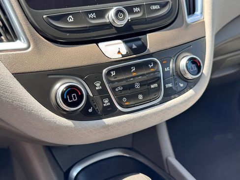 Used 2021 Chevrolet Malibu LT image 21