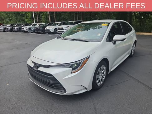 Used 2024 Toyota Corolla LE FWD image 3