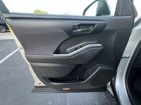 Used 2023 Toyota Highlander LE image 21