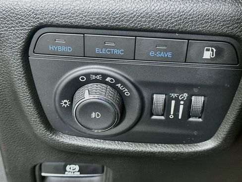 Used 2023 Jeep Grand Cherokee 4WD 4xe image 17