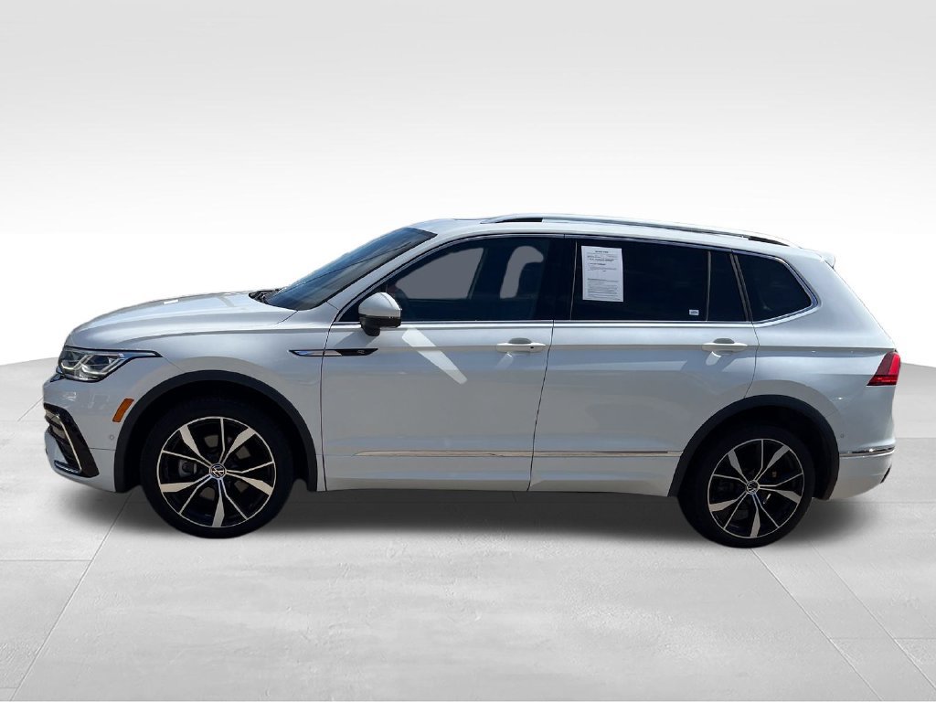 Used 2024 Volkswagen Tiguan SEL R-Line AWD/4WD image 2